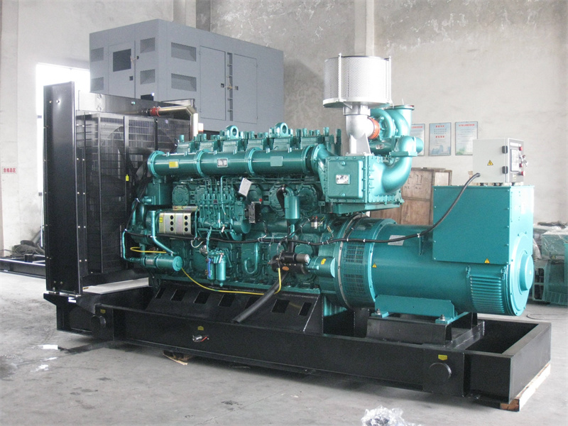 后湖管理区200KW 柴油发电机的油耗是多少？