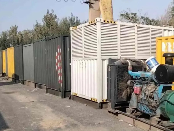 后湖管理区200KW柴油发电机机组每小时油耗是多少？